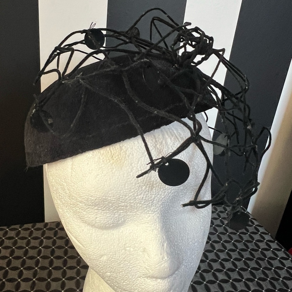 Posable Wire Black Spider Web Goth Fascinator Hat 🖤🕸️🕷️ - Picture 3 of 7